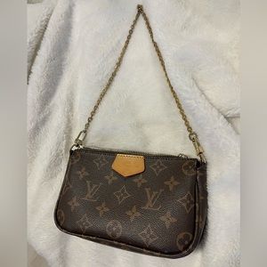LOUIS VUITTON SMALL POCHETTE